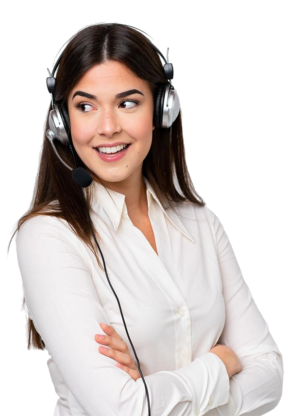 Conseillère souriante avec casque micro